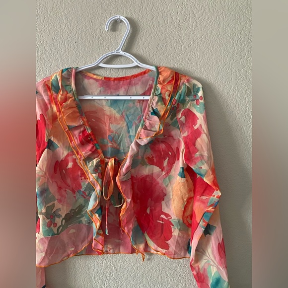 Floral Ruffle Tie Front Top - Picture 4 of 4